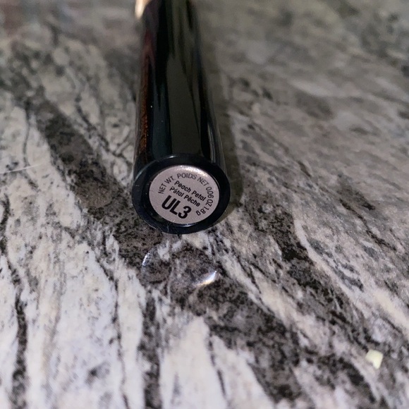 Flower Hydrasilk Ultimate Lip Butter in Color Peach Petal New Unused - Picture 3 of 4